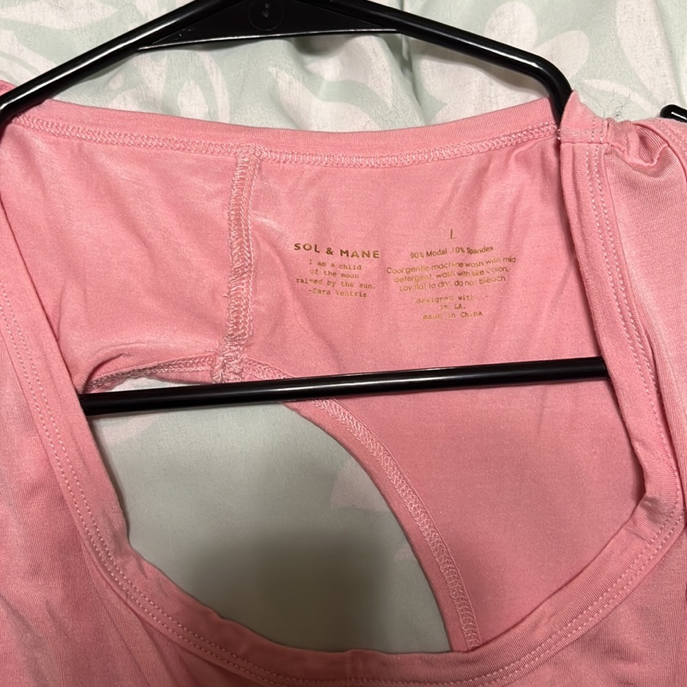 Sol & Mane Keyhole Workout Tank - Picture 3 of 3